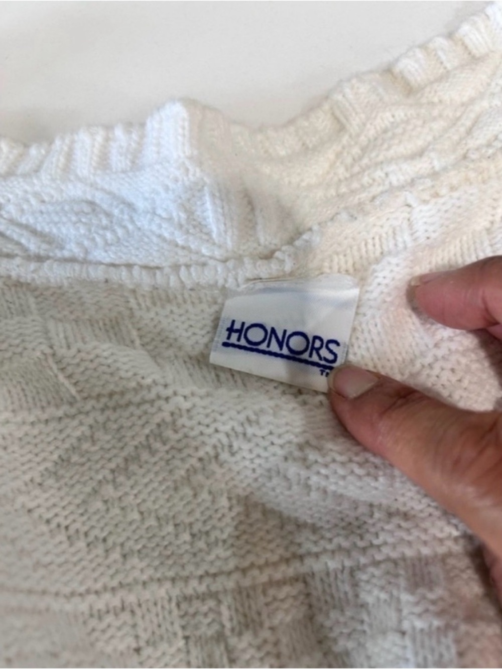 Chic. HONOR cardigan white V-neck Knit Button Cardigan - Picture 4 of 16